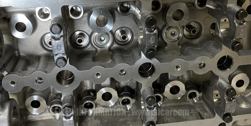 TOYOTA LAND CRUISER WAGON JFA300L CYLINDER HEAD LH 11102-52010