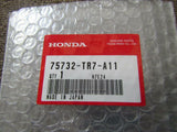 HONDA CIVIC SEDAN SI 6 2013 FRONT EMBLEM (SI) 75732-TR7-A11 BAGIAN JAPANESE ASLI
