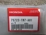 HONDA CIVIC SEDAN SI 6 2013 EMBLEM, RR. (SI) 75723-TR7-A01 ENVIO AL MUNDO ENTERO